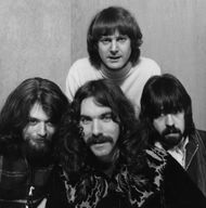 Photo of Clarence WHITE and Gene PARSONS and Skip BATTIN and Roger McGUINN and BYRDS - Source: Getty